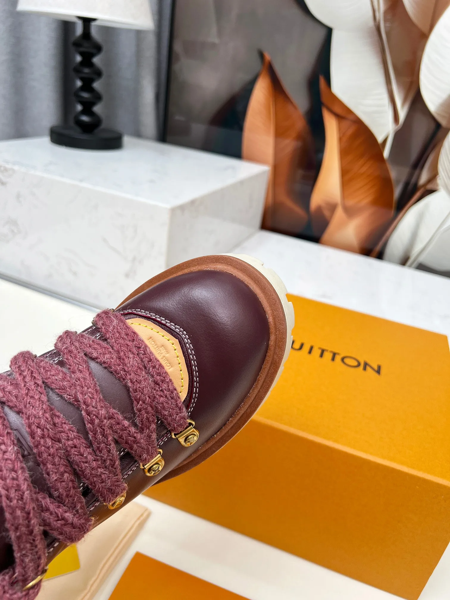 p660💰"Couple Style" LV Louis Vuitton's 2025 autumn and winter new style, developed one-to-one from the original version, retro fashionable, handsome and cool mountaineering derby shoes are now available.  Material: Imported first-layer cowhide Lining: Imported lambskin Outsole: Original molded TR non-slip outsole Sole height: 3.5cm Shoe size: Same style for men and women 35-45